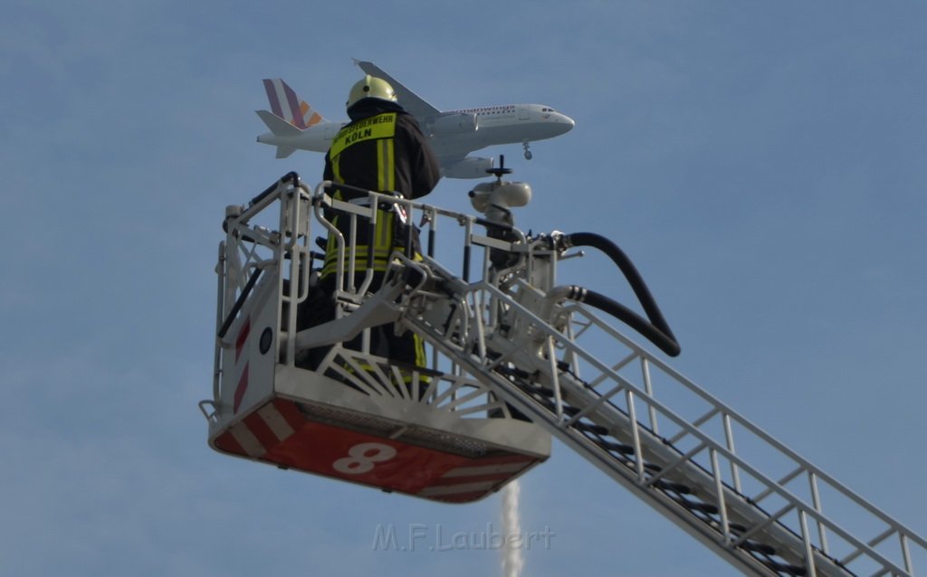 Grossfeuer Poco Lager Koeln Porz Gremberghoven Hansestr P783.jpg - Miklos Laubert